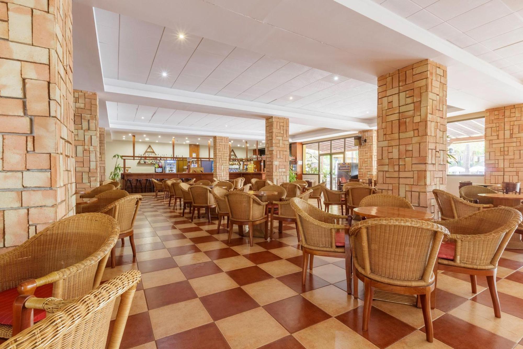 Alcazar Hotel 4*